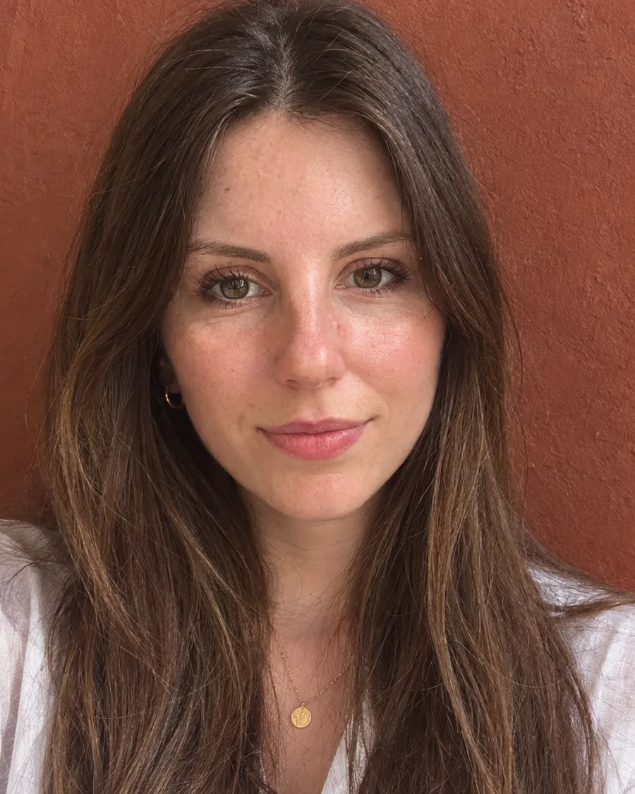 Luciana, native Italian teacher, smiling headshot